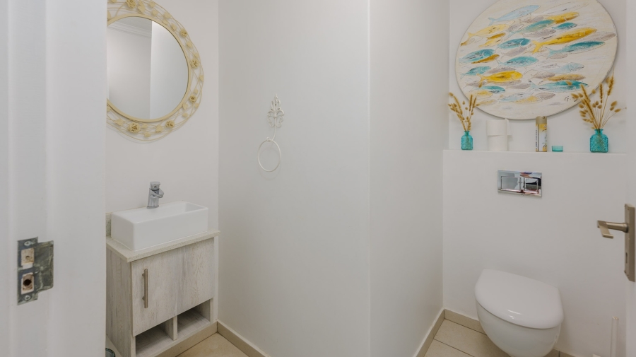 4 Bedroom Property for Sale in Oceanview Heights Western Cape